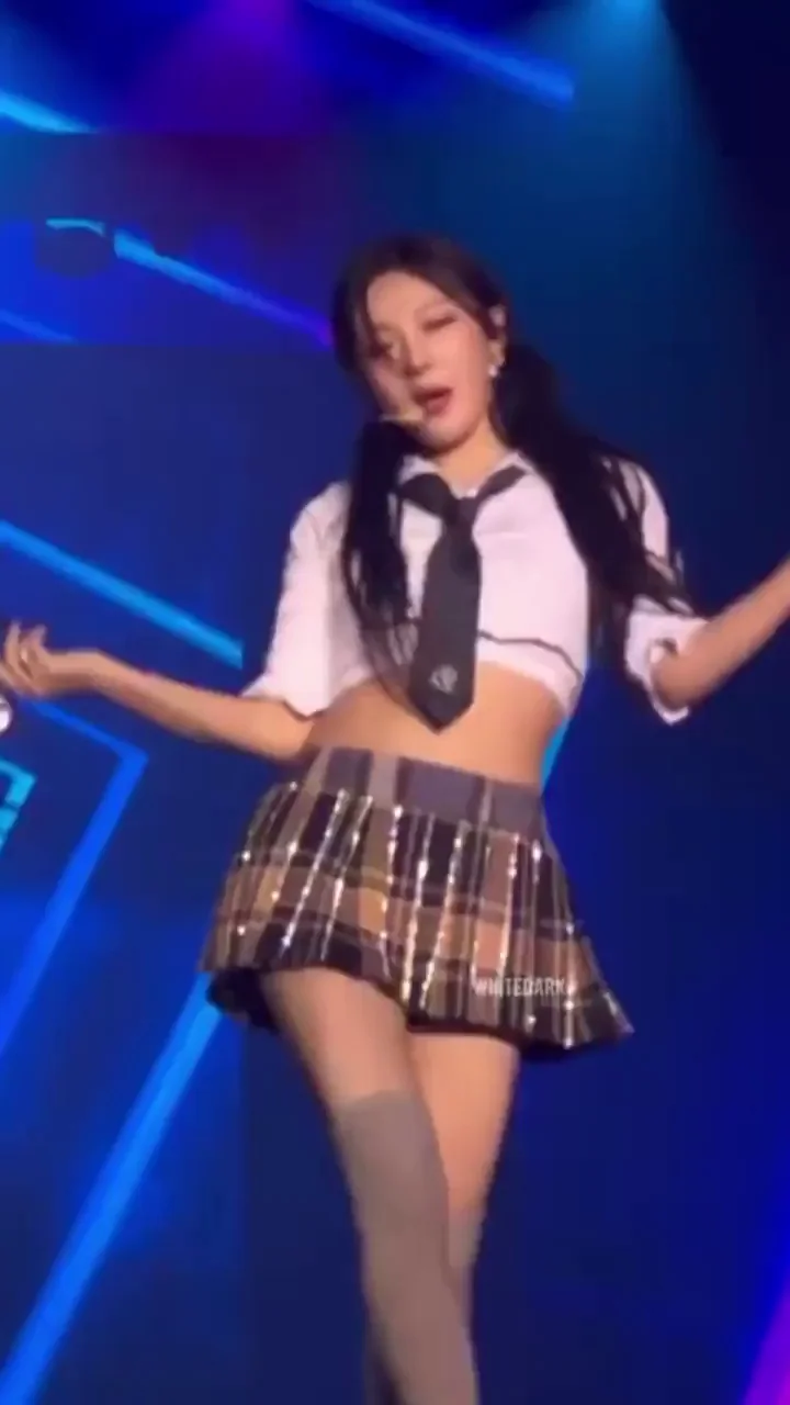 Ningning's Naughty Schoolgirl Stage Tease