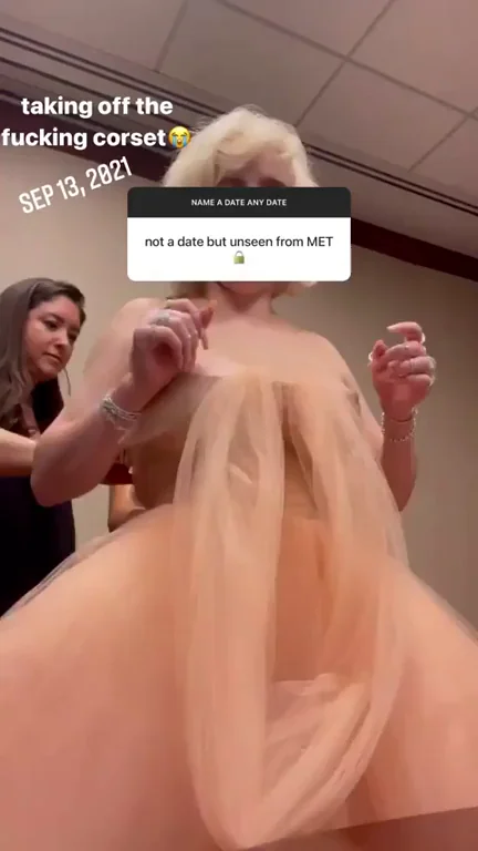 Billie Eilish Lookalike Slipping Off Her Corset for Epic Downblouse Tease 😈👙