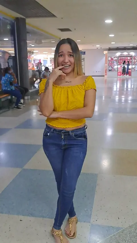 atleast 5 people saw me flashing in the mall