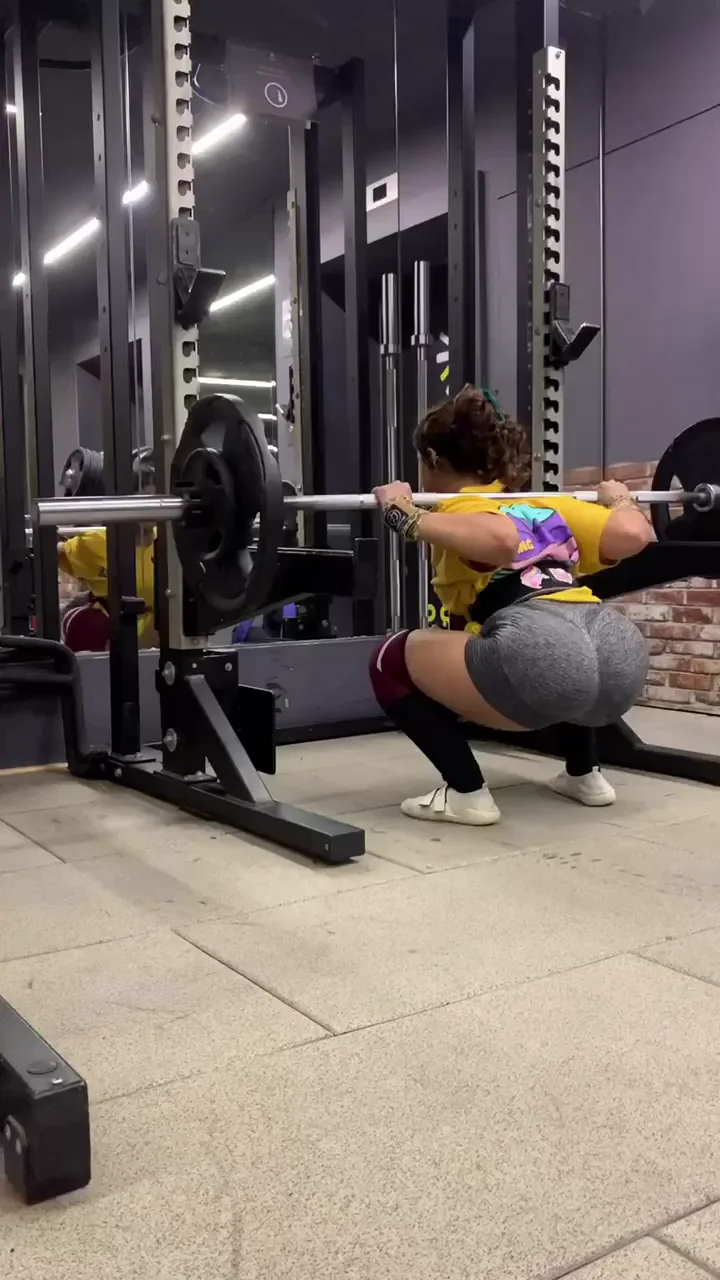🍑 Fit Kitty's Leg Day Squat Tease 💦