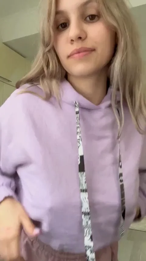 Whatever the outfit the tummy has to show [GIF]