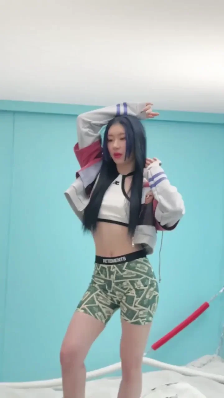 Chaeryeong's Kpop Tease: ITZY Slut in Tight Shorts