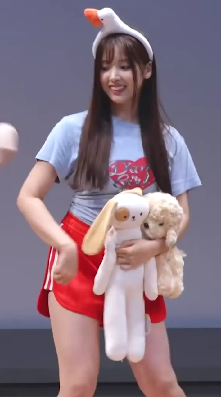 NMIXX - Jiwoo & Lily