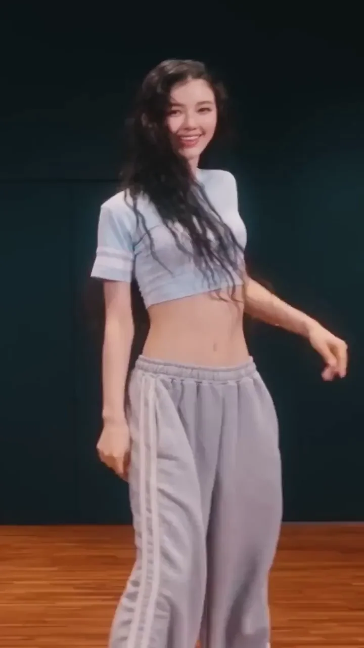 Danielle from NewJeans 💦 Kpop Dance Tease 😈
