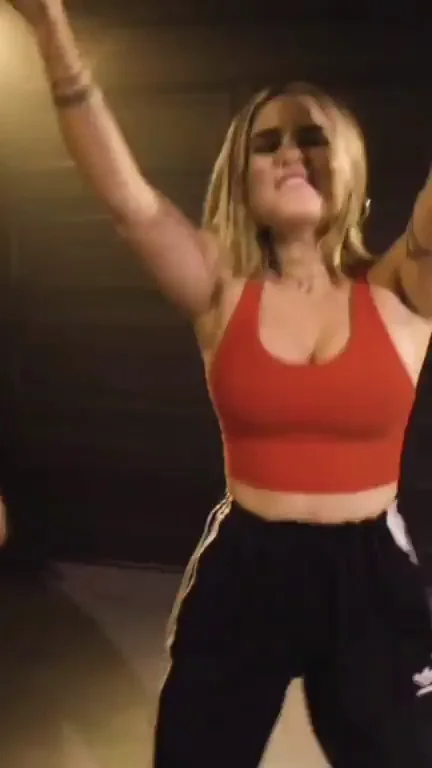 JoJo's Massive Tits Bounce Wild 😍🍈🍈