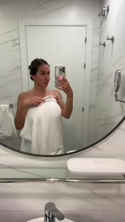 Nobody ever expects me to have this body shape with my clothes off