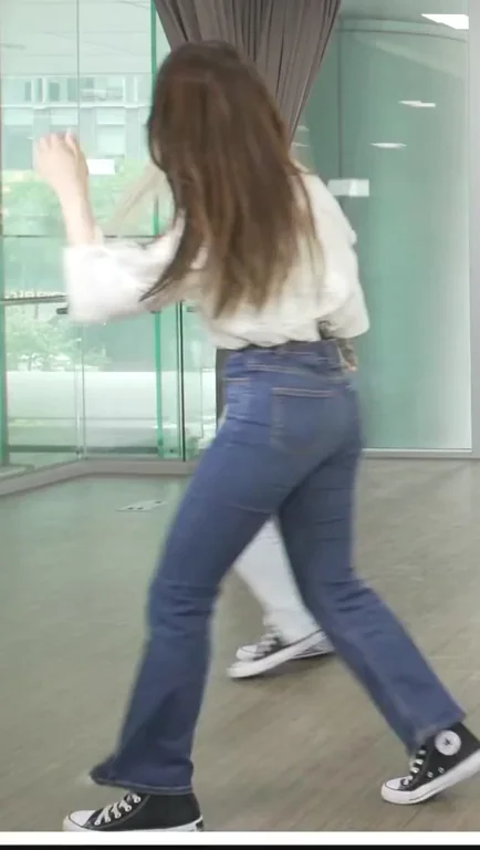 Loona - Choerry, Haseul, Jinsoul, Yves, Gowon