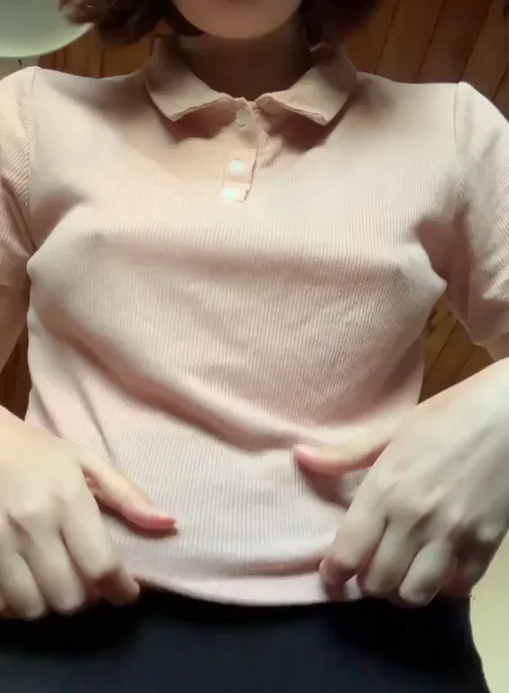Would you empty your balls on a geeky girl’s chest?