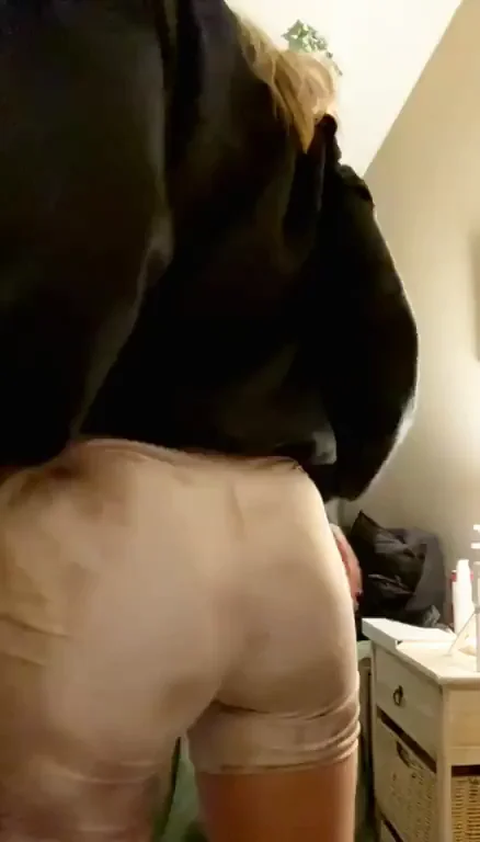 Peachy 🍑 Ass Reveal in Thong Tease 😈 [F]