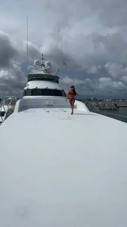 Thick Fit Babe's Yacht Squeeze: Booty Barely Fits on Deck!