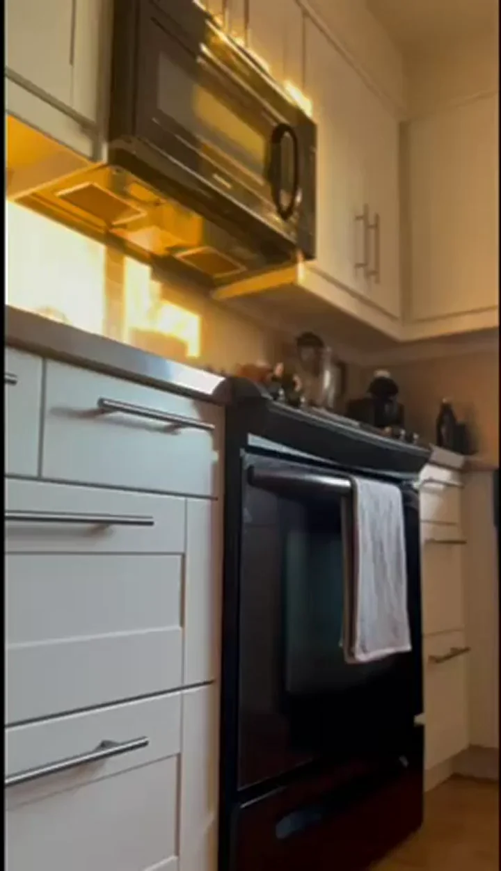 🧽 33yo Hunk Cleans Kitchen Nude 🍑💦 Rate My Cock & Booty