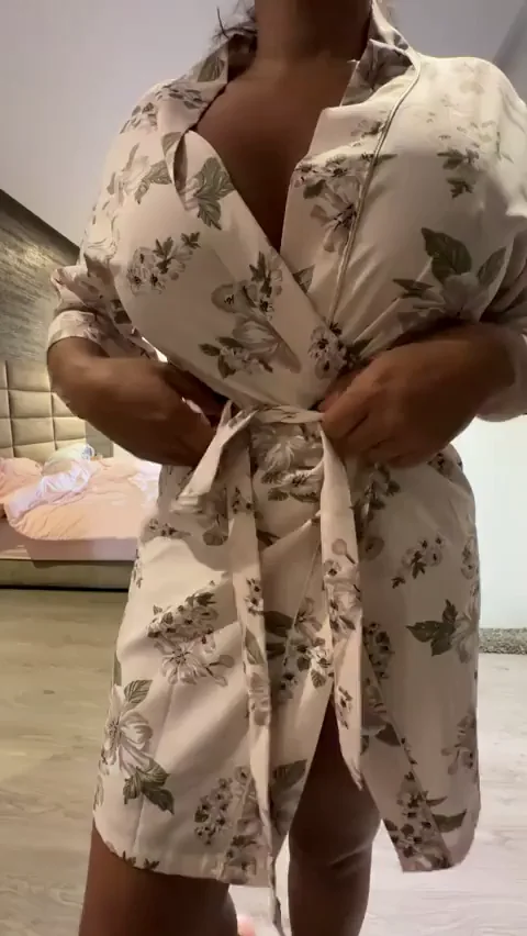 Is it ok for a 42yo to show her tits on Reddit in 2023 ? (F)