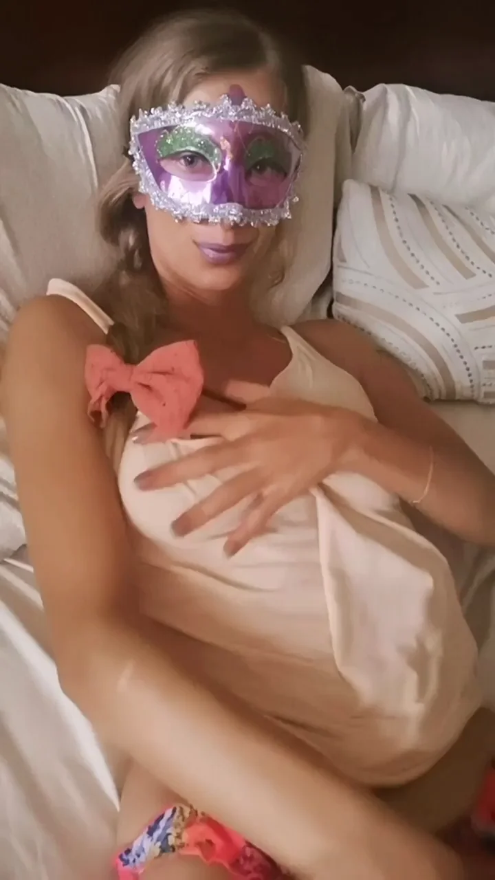 Casually enticing you to my belly [GIF]