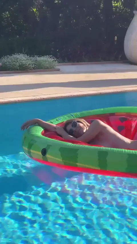 Elizabeth Hurley’s Juicy Watermelon Float Nude Tease 😈💦