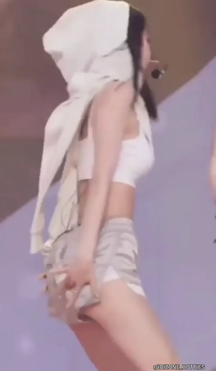 Kim Chaewon & Sakura Kpop Slutty Dance Tease