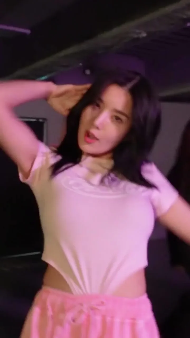 Kwon Eunbi's Slutty Pink Dance Tease 🔥🍑