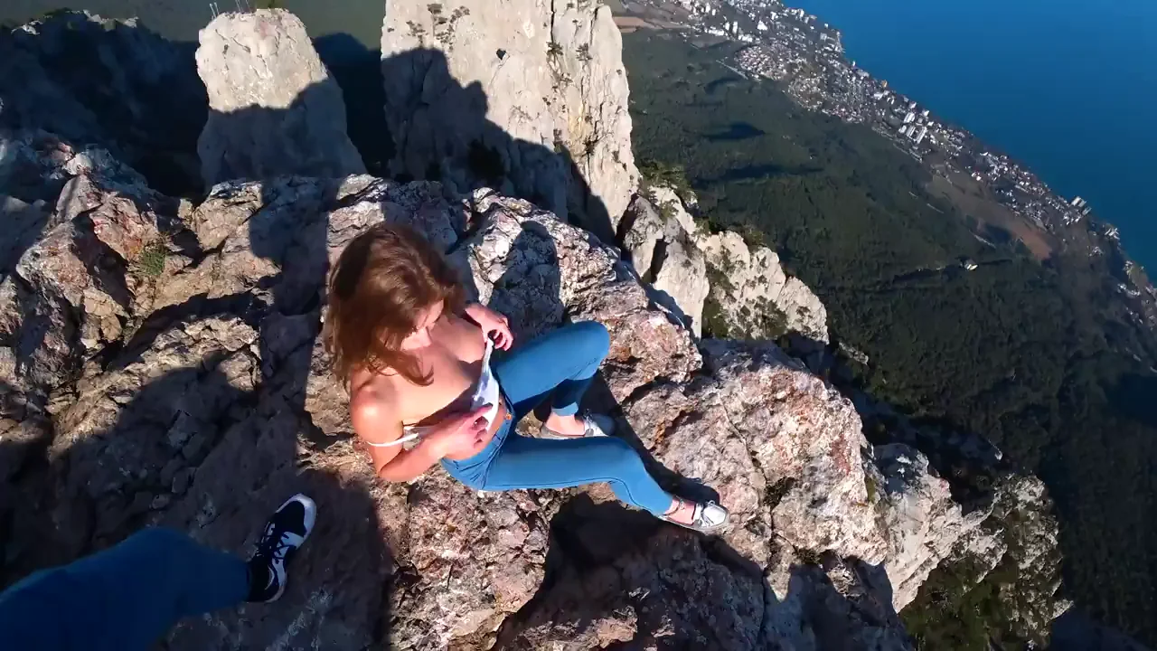 Getting on the top of a rocky mountain, I got my lover to drill my tight pussy right there in the heights! [gif]