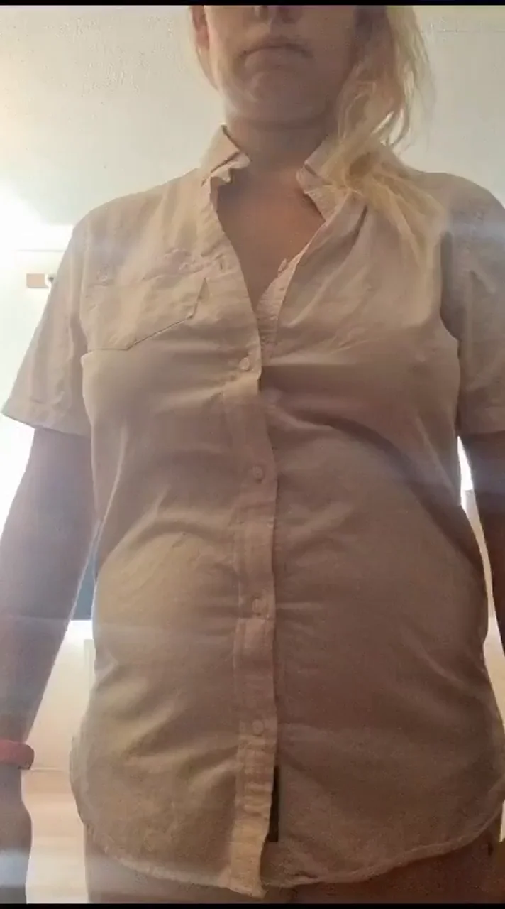 🔥 Fuckdoll Mom of 2 Teases Her Massive Tits 🍈🍈
