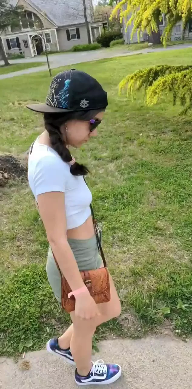 Keep walkin, nothing to see here. Unless you like tits