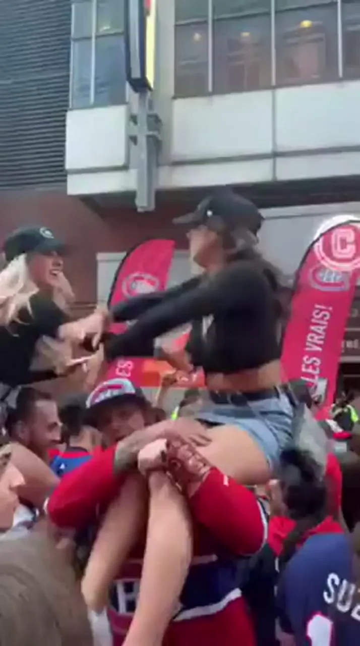 Flashing The Crowd
