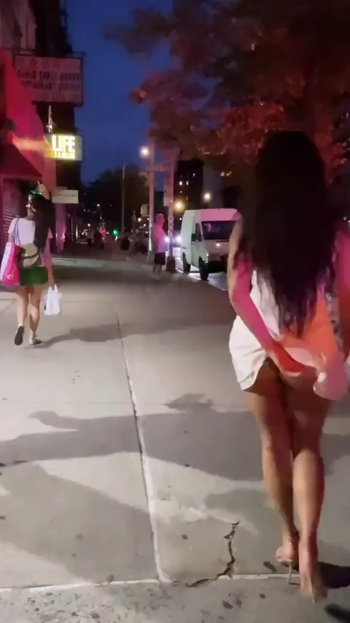 Naughty Fat Ass Latina Shaking That Booty on the Street 🍑🌃
