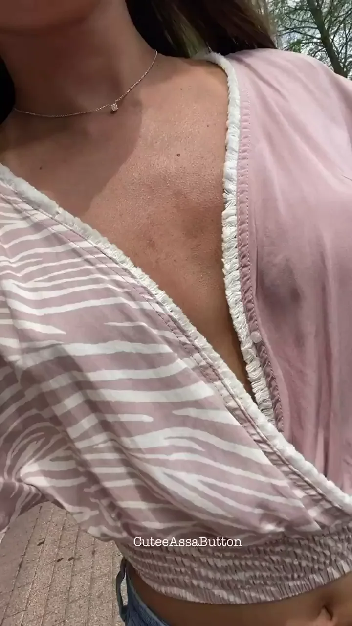 Public Errand Slut Flashes Perky Tits & Toned Abs – Say Hey If You Spot Me!