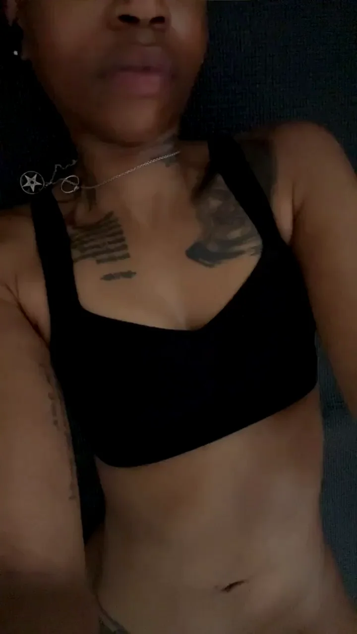 Thick Ebony Babe's Post-Gym 'Stretch' Fail Turns Ass Out 🍑💦