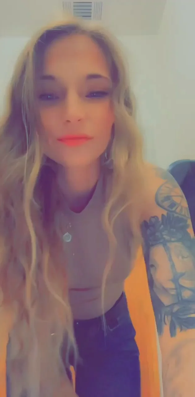 I need someone to play with me 😁😁‰