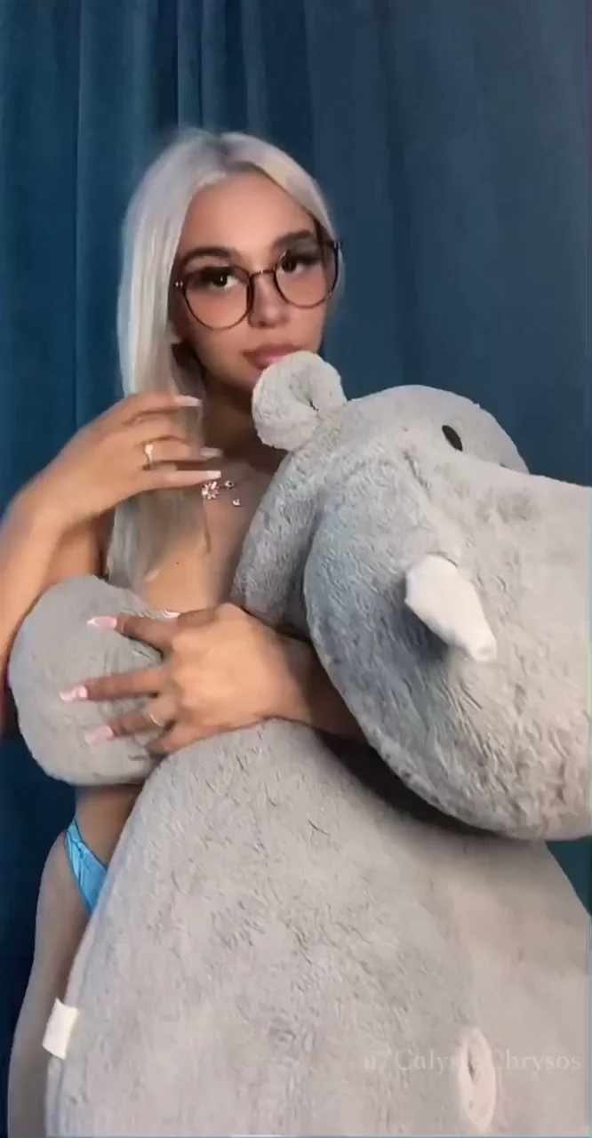 Me and my juicy ass want some attention