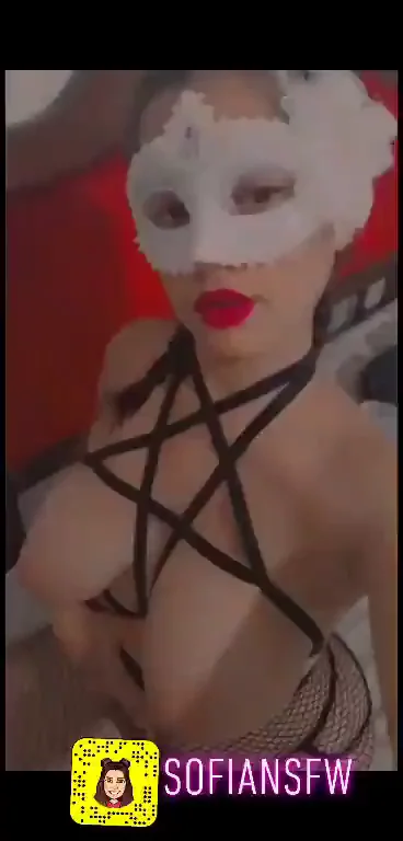 Come rub my tits