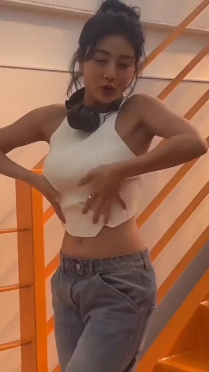 🔥 Jihyo's Slutty Dance Tease - TWICE Hottie Shakes It 😈