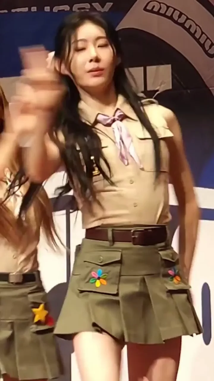 ITZY Chaeryeong & Yuna: Scout Sluts Skirt Tease Fap Fest