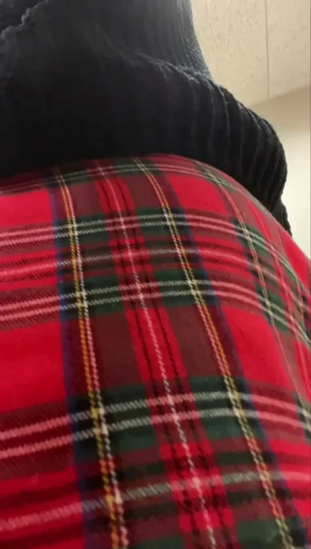 🎄 Mall Slut Flashes Stockings & Tight Asshole for Xmas Cum Loads 🍑💦