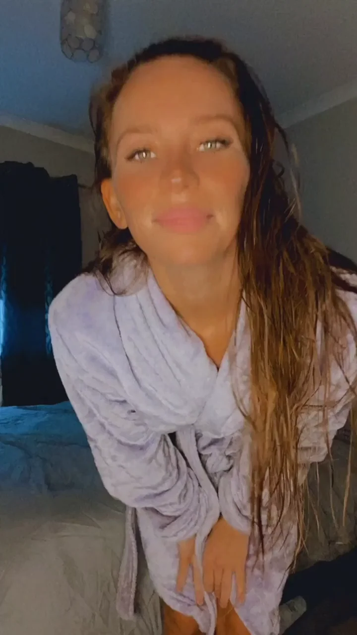 Dressing Gown Hits the Floor, Teasing Tits & Ass Out 🔥🍑