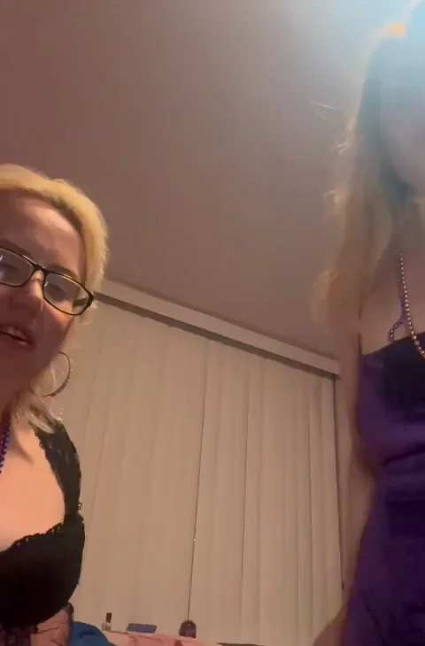 MILF Glasses Sluts Clinkin' and Lickin' 👓💦