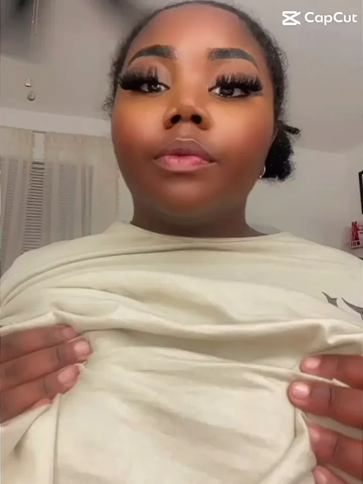 Thick Ebony Teen Flashes Her Massive Jiggly Tits