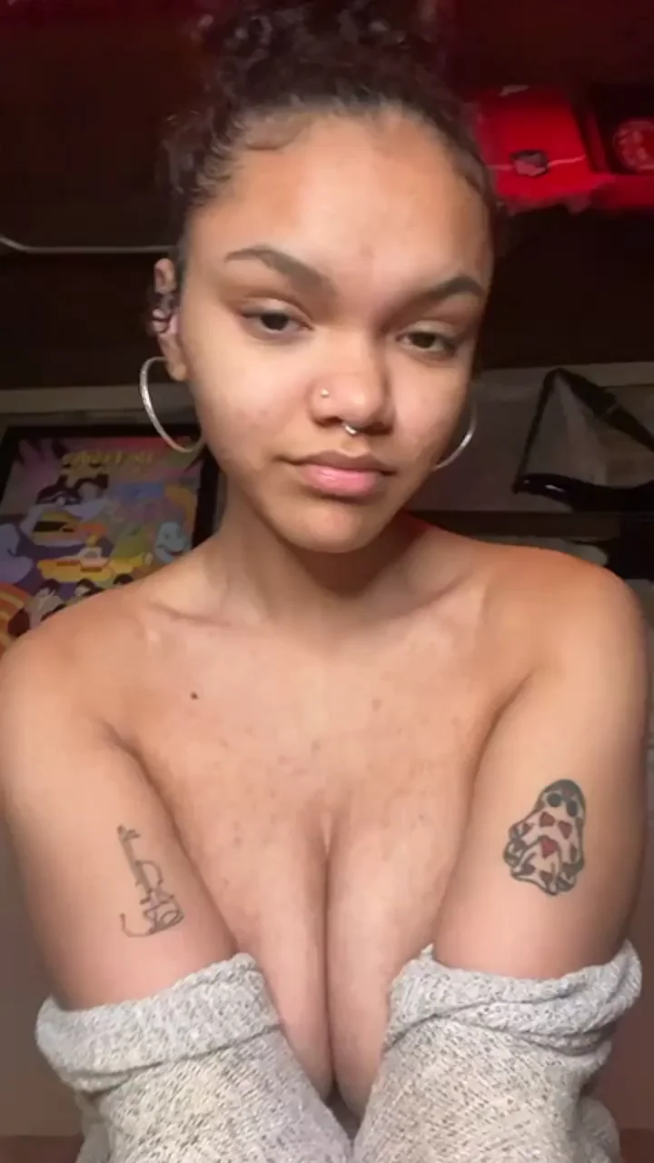 Ebony Teen's Big Titty Welcome Post 🔥🍑💦