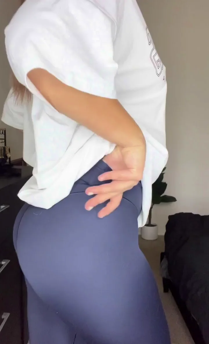 🍑 Smash This Juicy Gym Ass Before or After? 💦