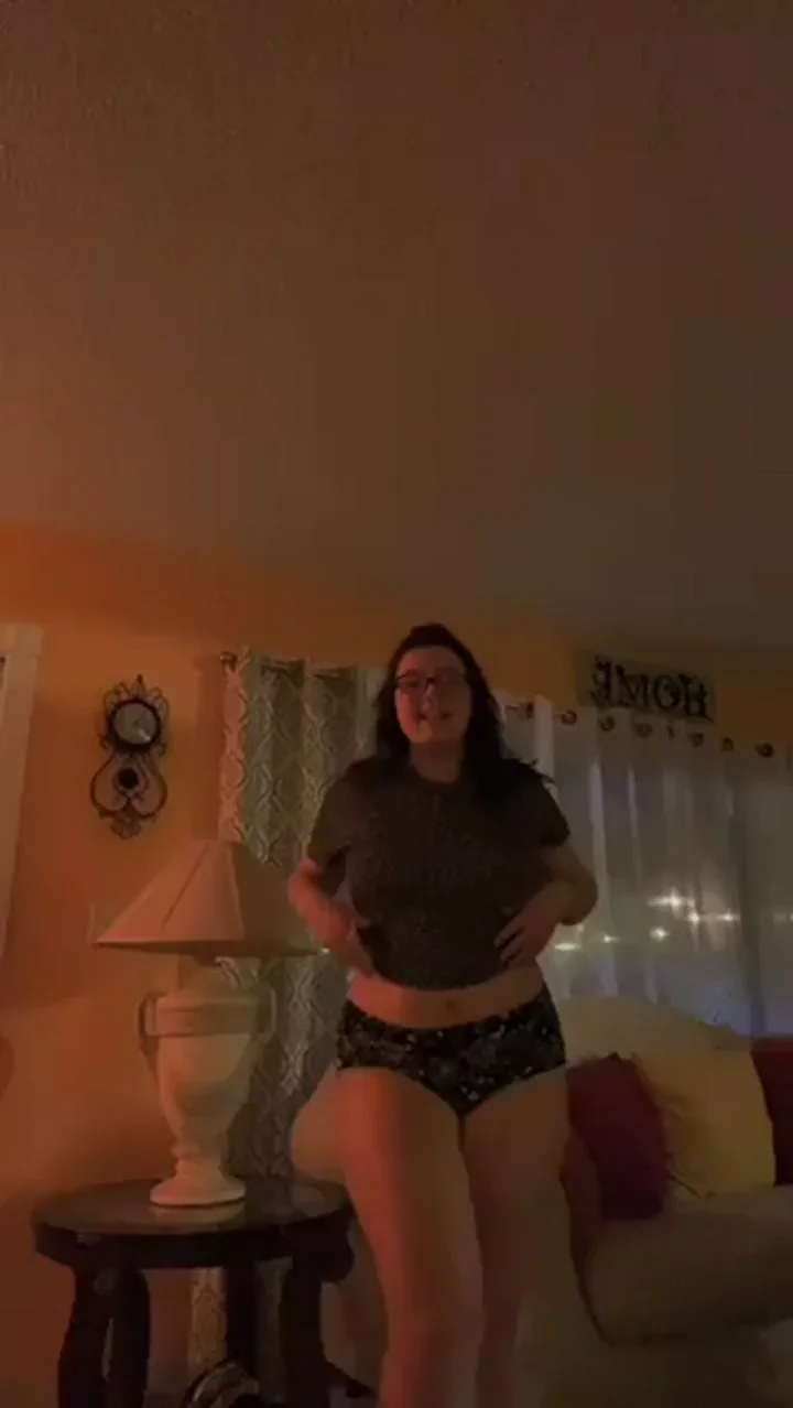 Practicing My Juicy Ass Twerk 🍑🔥 Before Your Eyes