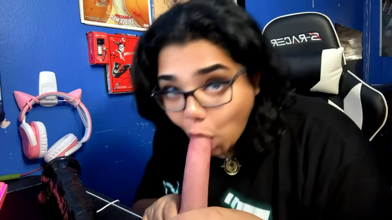 Who Wants Next? 😈 Hehe Trans Latina Sucks Huge Pink Dildo 💦