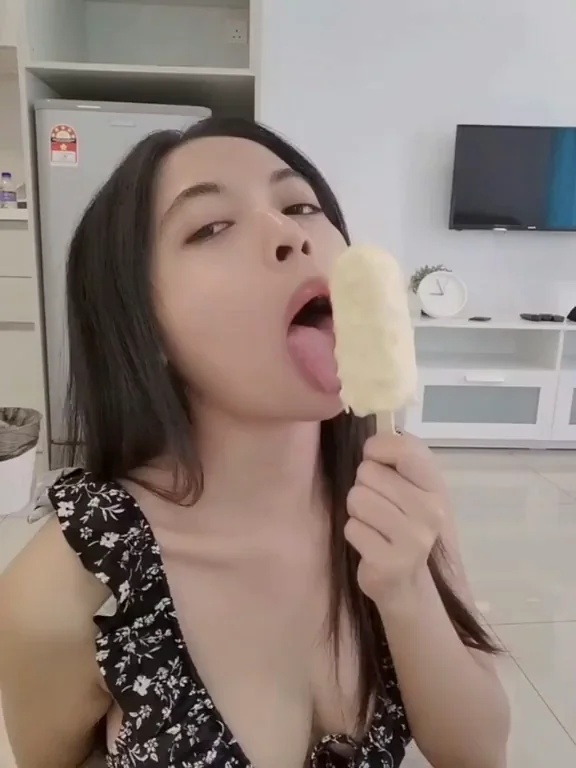 Asian Hottie Sucks Popsicle Tease 😘🍦