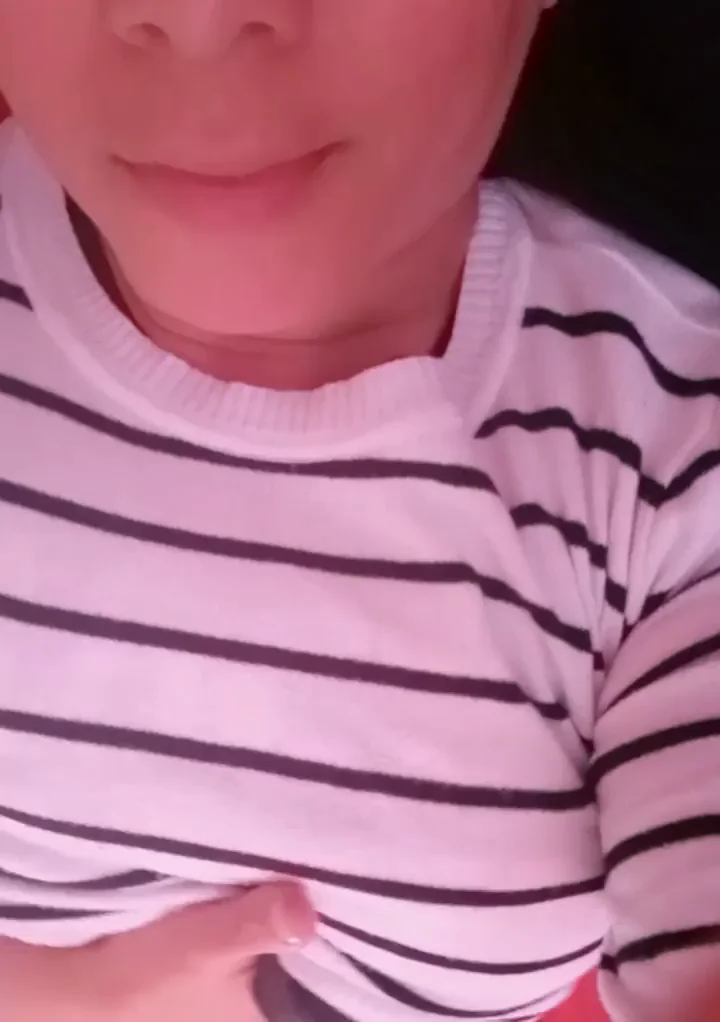 Let's start the week playing with my tits (reveal)
