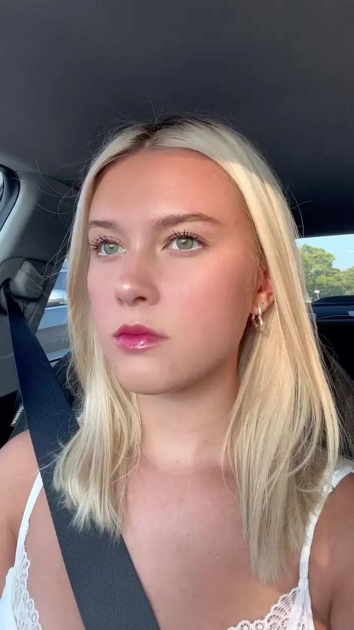 Fuck this blonde doll in the backseat