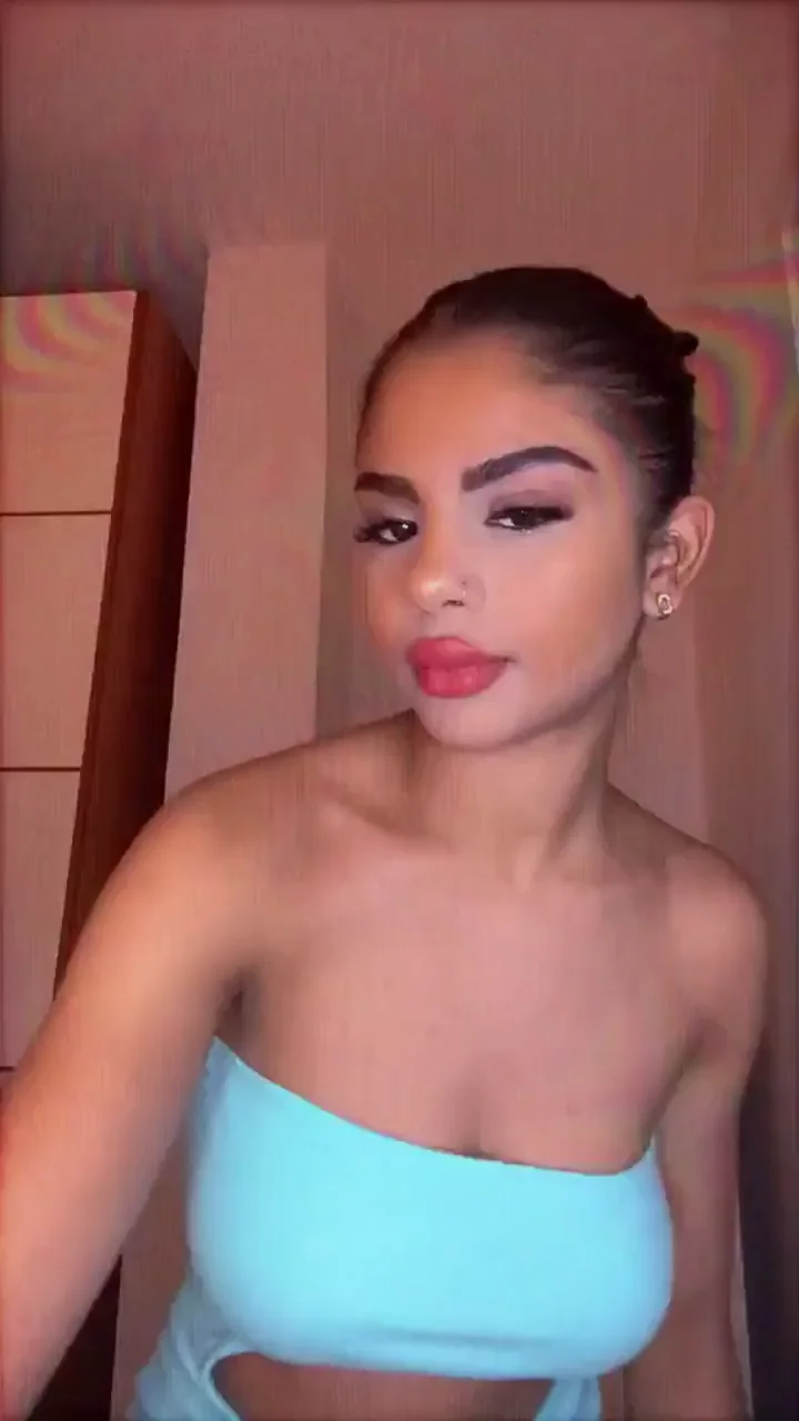 Drunk Teen Slut Shows Off Her Juicy Big Tits 💦👆🍸