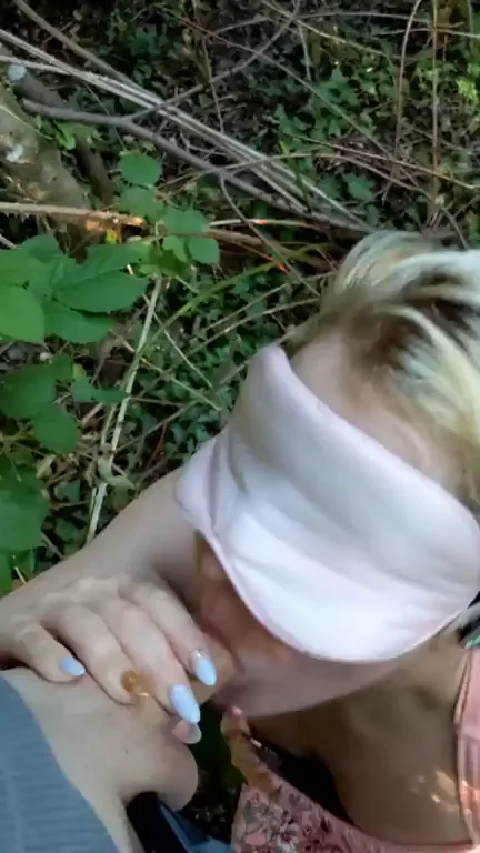 Found a secluded trail and couldn't pass up the opportunity for a blowjob