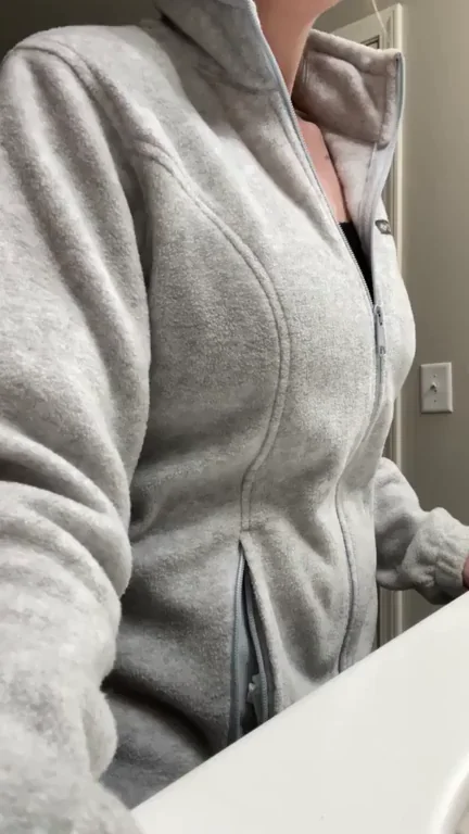 🍑 Shocking Hoodie Ass Recoil Tease 💥