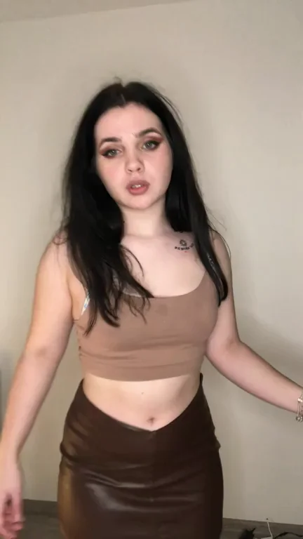 (18) Say hey if you honest want to fuck me