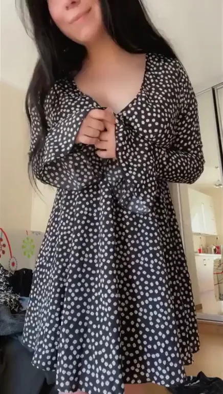 How’s my outfit for our first date?