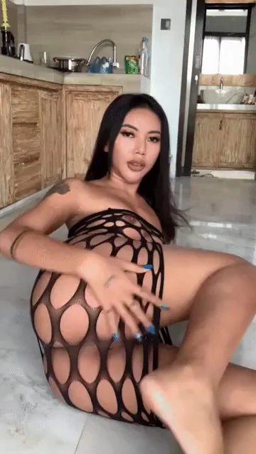Step bro should I send you more nudes? Say Y if you want..
