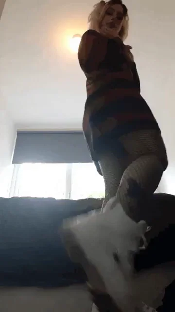 Do you like my out[F]it?
